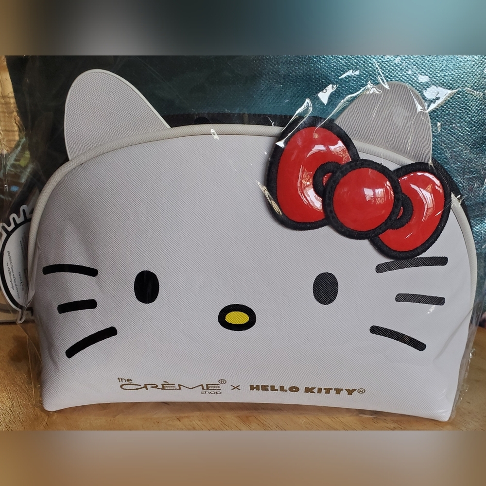 NWT The Creme Shop X Hello Kitty Make Up Bag